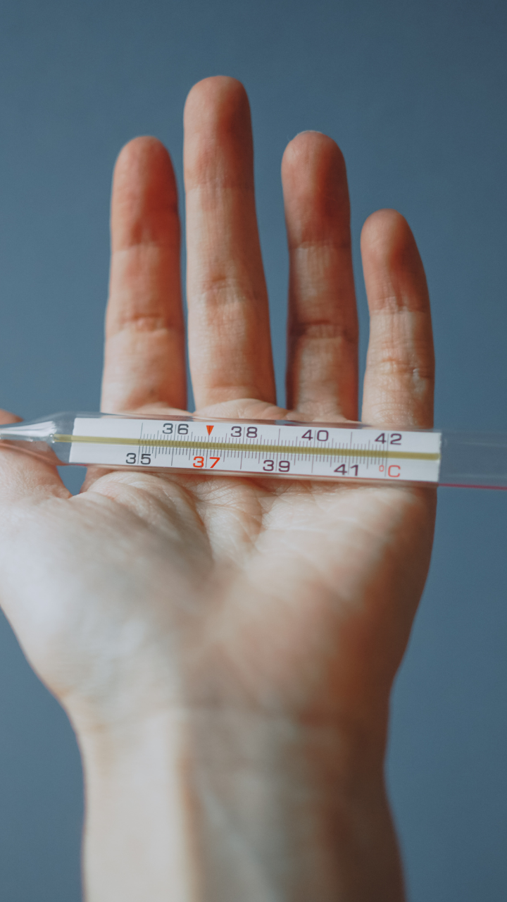 Scopri cause, sintomi e rimedi naturali per la febbre con la naturopatia. Consigli pratici per rafforzare il sistema immunitario in modo naturale.